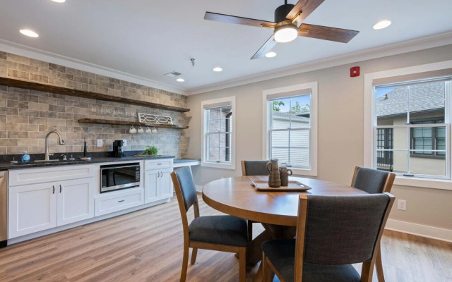 Carters Court Serene Suite