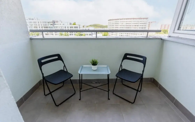 Trendy Warsaw Apartment by Renters