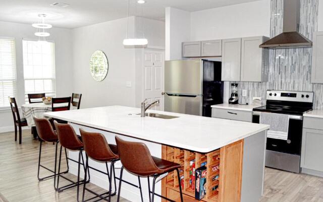 LakeDallasPoolHouse GREAT memories, near LAKE!