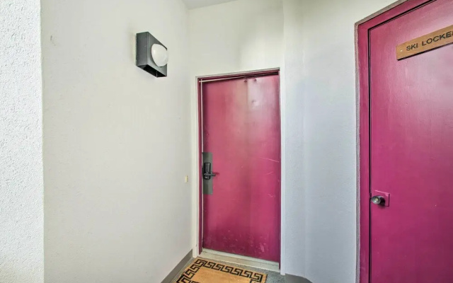 Wintergreen Condo w/ Balcony + Mountain Views!