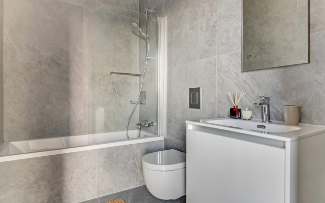 Sanders Crystal 2 - Lovely 2-bdr Apt With Shared Rooftop