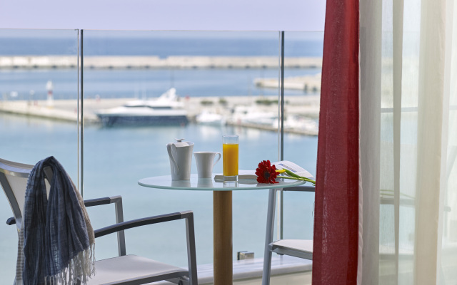 Kyma Suites Beach Hotel