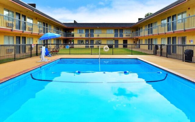 Castle Inn & Suites By OYO Chickasha