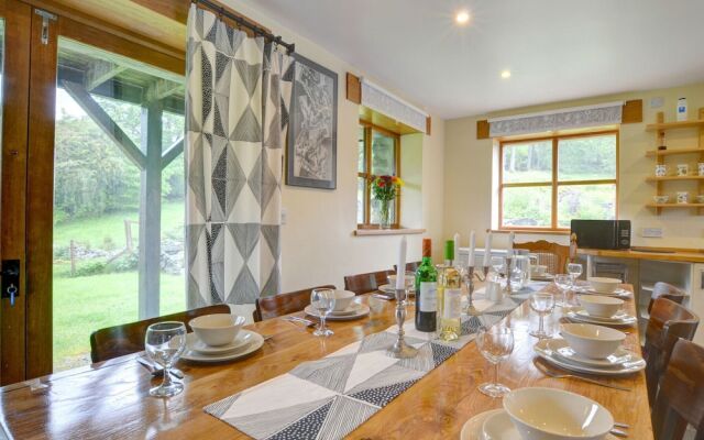 Spacious Holiday Home in Ganllwyd near River