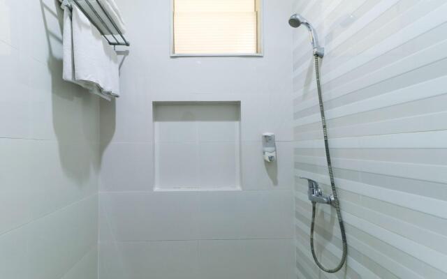 RedDoorz near Plaza Marina