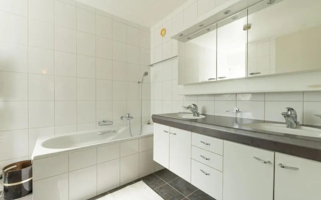 Lakeside Apartment with panoramic view on the lake