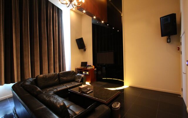 Partyz Hotel