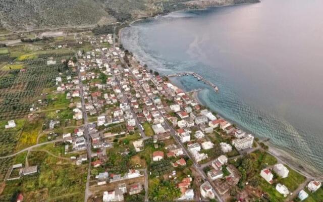 Luxury seafront house nearby Delphi