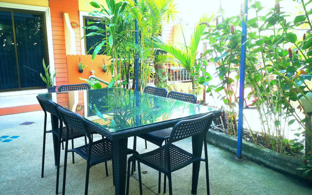 Seven Seas Hotel