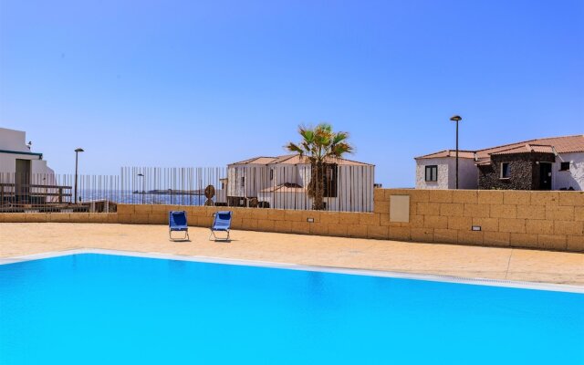 Apartment Poris with Sea View and Pool