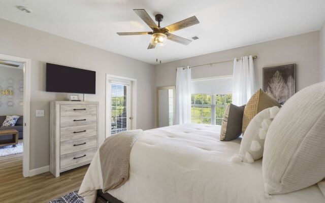 The Branson Experience - Balcony w/ Golf Views