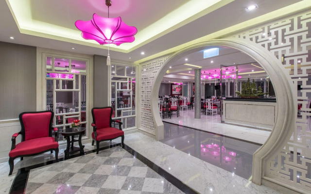Royal Rattanakosin Hotel