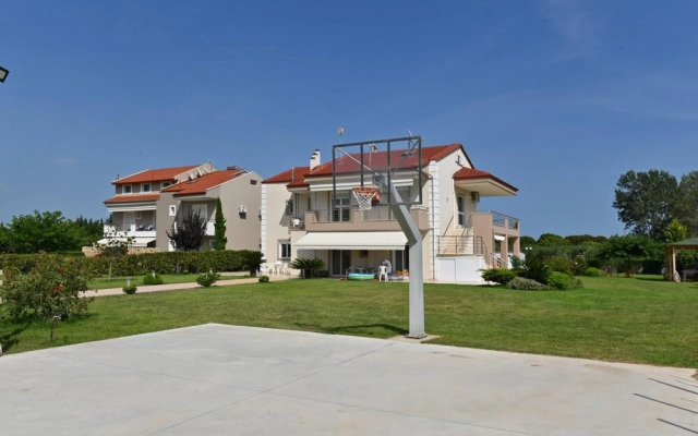 Villa Iris 2 By Travelpro Services