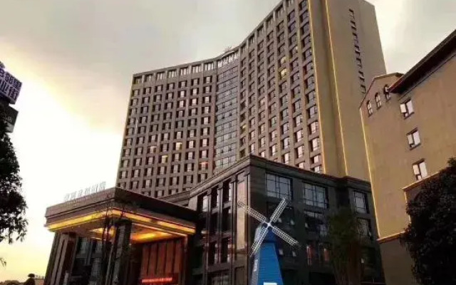 Crown Century Hotel