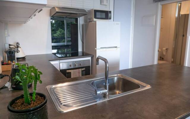 Centrally Located Light-filled Studio w/ Parking