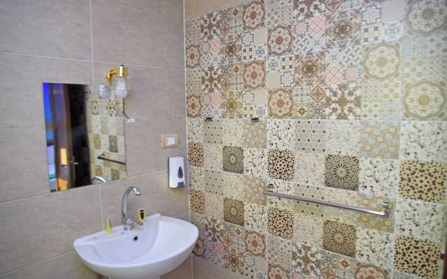 Pyramids paradise hotel