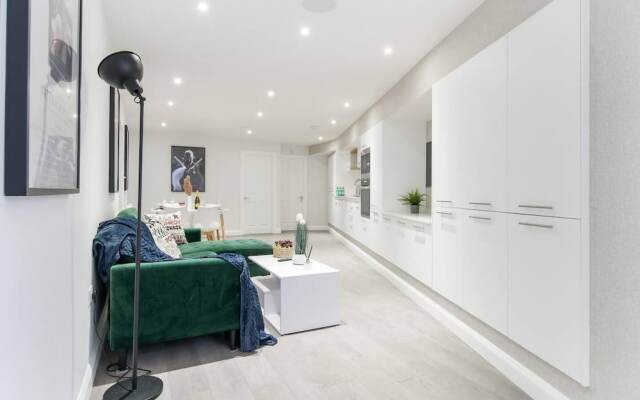 Livestay - 2 Bed Hollywood Movie Themed Apt
