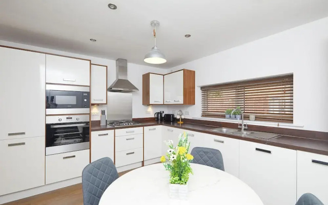 Derby City 3 Bed House- Roof Terrace