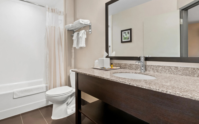Best Western Plus Fergus Hotel