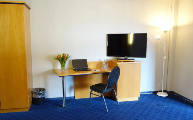 Advance Hotel
