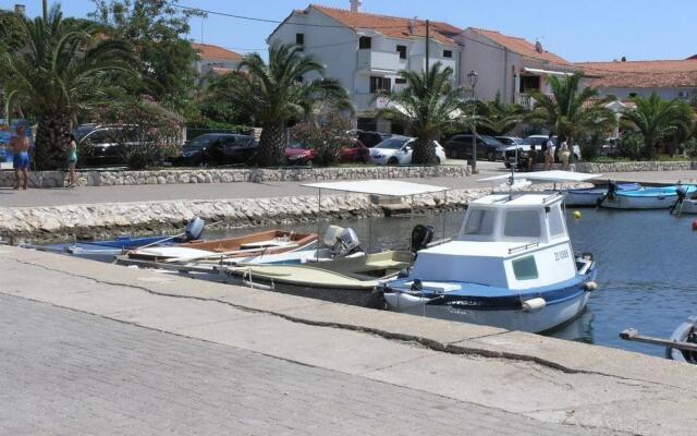 Ana- next to the sea - A4(2+3)