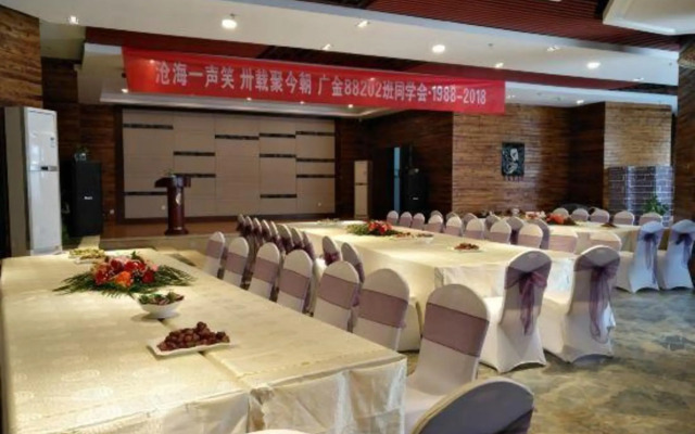 24° North Latitude Theme Hotel