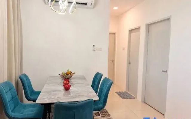 Jeff & Ricky Homestay@156 Tropic City View Condo