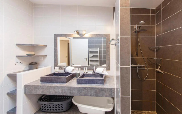 GOVIHAN - Maison 8p avec piscine commune