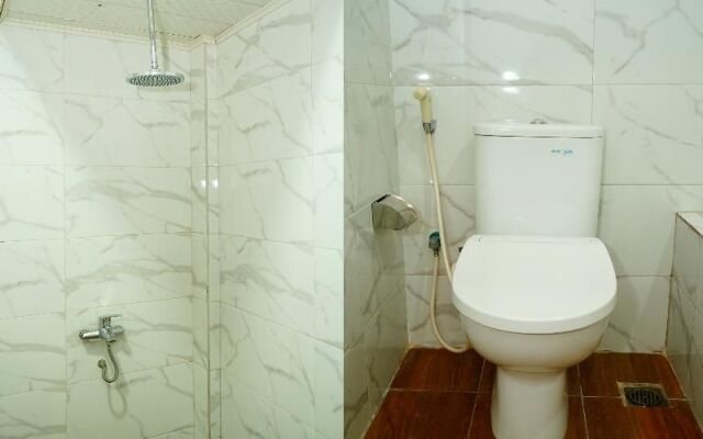 Oyo 629 Grand Vella Hotel