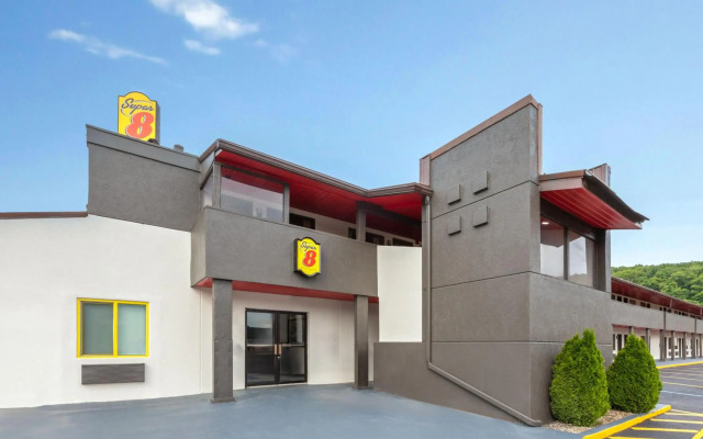 Super 8 by Wyndham Bridgeport/Clarksburg Area