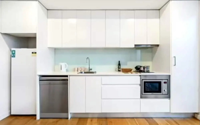 Central Peaceful 1 Bedroom With Balcony Aircon