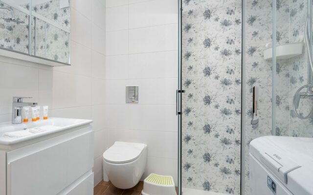 Traditional Apartment by Renters