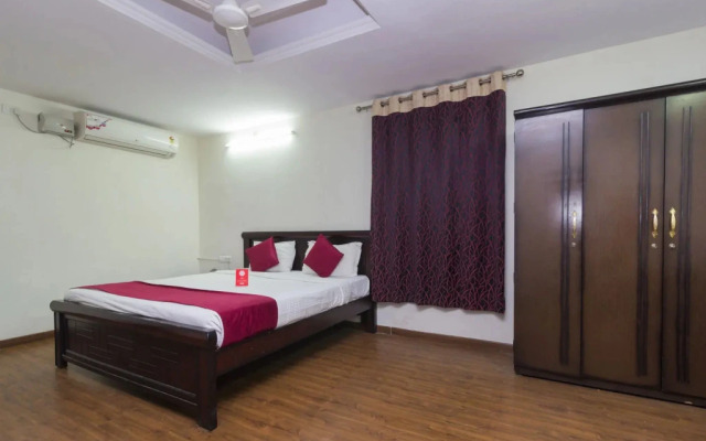 OYO 4183 Apartment Queens Court