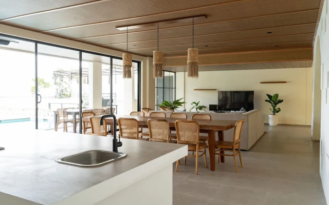 JadenHill CityView 8BR Villa Heated Pool+Movieroom