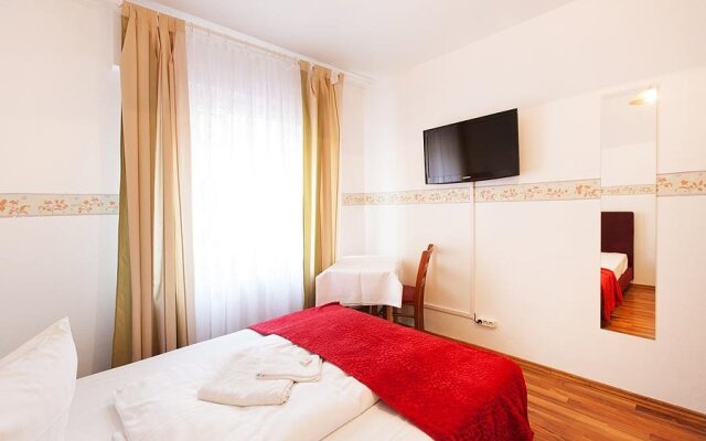 Pension Floesserstube