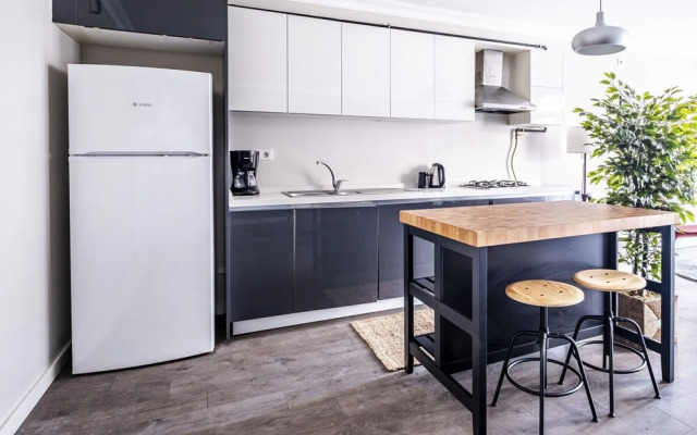 Central Flat With Sleek Interior in Sisli