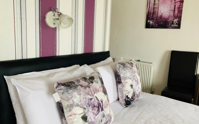Four Oaks Hotel