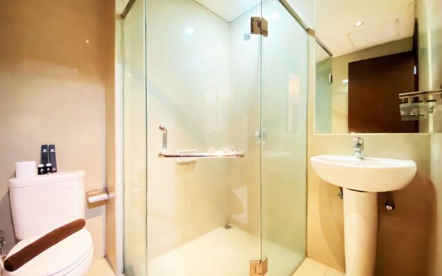 Fancy And Nice Studio At El Royale Apartment