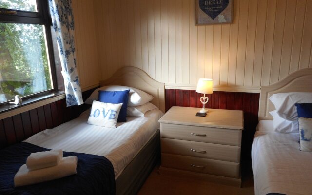 Birch Lodge 13 with Hot Tub