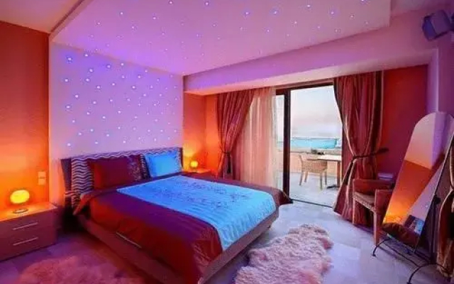 Cavo Seaside Suites