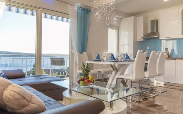 Spacious Novi Vinodolski Apartments With Terrace and Shared Pool