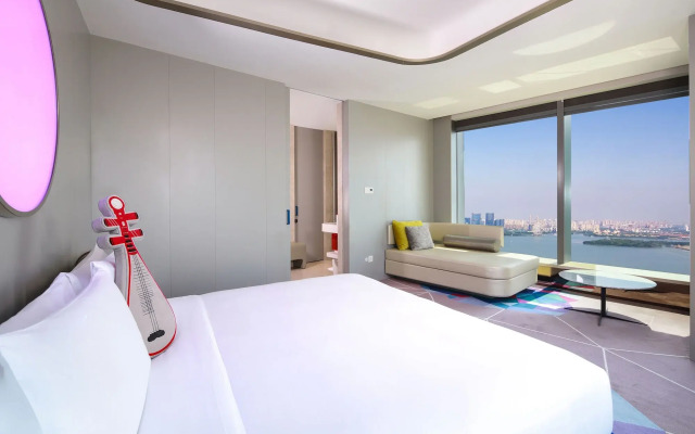 W Suzhou