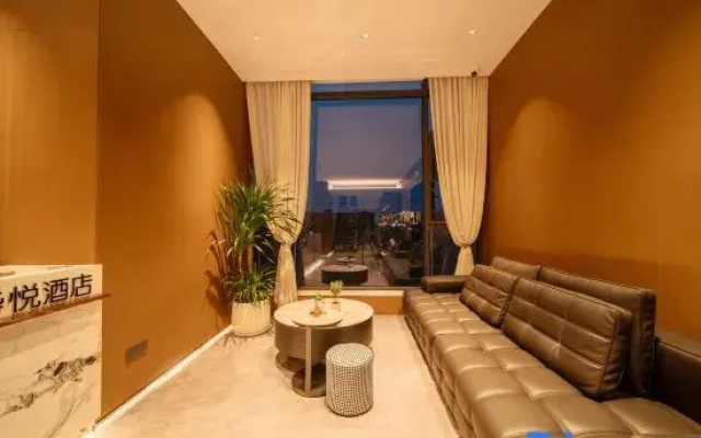 Huayue Hotel