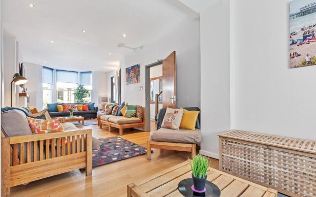 Sunshine Central House | Large luxury group house | Roof terrace | Fast Wifi