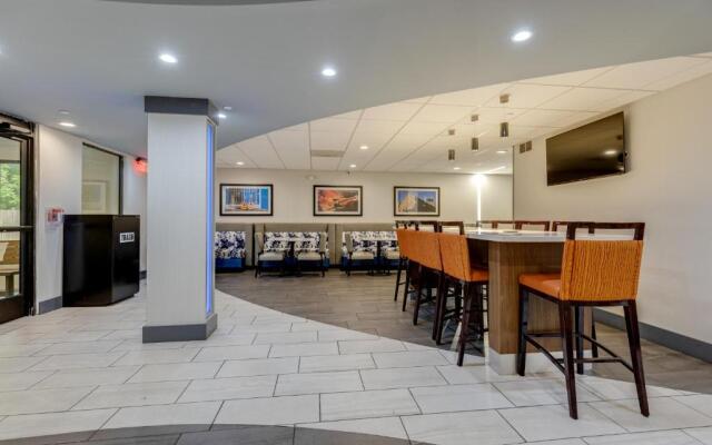 The Alexis Inn & Suites - Nashville Airport