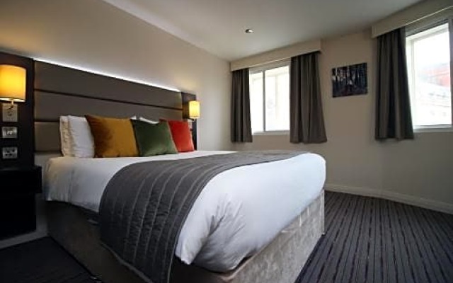Silurian Hotel Double Bedroom by StayBC