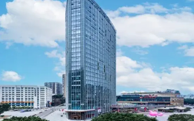 Starway Hotel (Dazhou Luofu Plaza)
