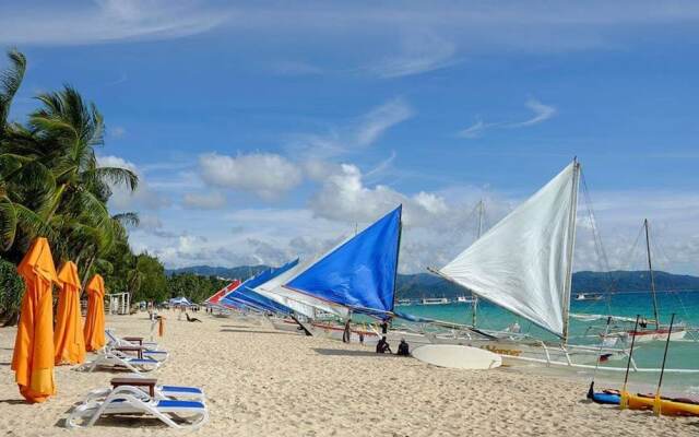Penthouse 8 Colors Beach House Resort by Cocotel