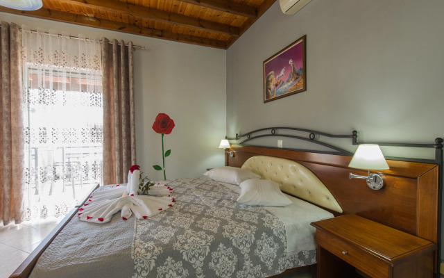 Makis Studios & Apartments