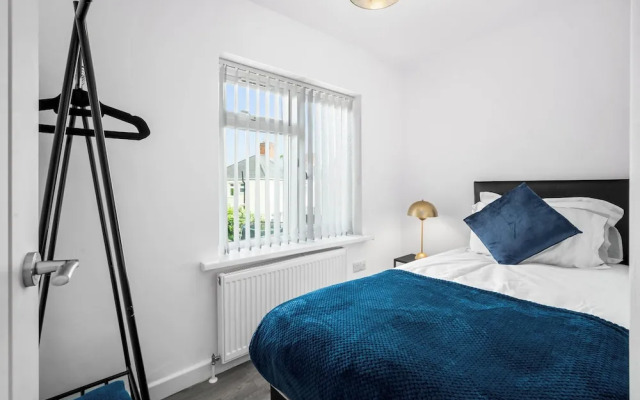 3 bed House/free Parking/contractors/families